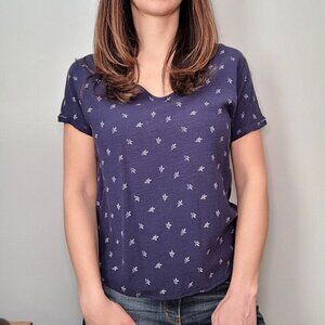 💘SO Blue Short Cuffed Sleeve White Leaf Top V-Neck Tee Size Small